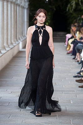milan-fashion-week--alberta-ferretti-spring-summer-2022-collection-milan-fashion-week--alberta-ferretti-spring-summer-2022-collection_(5).jpg