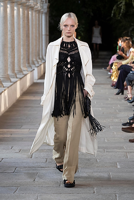 milan-fashion-week--alberta-ferretti-spring-summer-2022-collection-milan-fashion-week--alberta-ferretti-spring-summer-2022-collection_(7).jpg