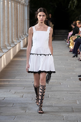 milan-fashion-week--alberta-ferretti-spring-summer-2022-collection-milan-fashion-week--alberta-ferretti-spring-summer-2022-collection_(9).jpg