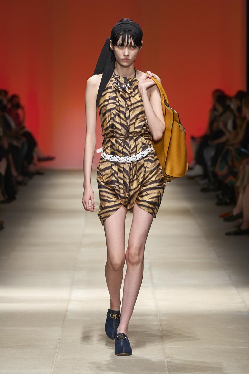 milan-fashion-week--salvatore-ferragamo-spring-summer-2022-collection-milan-fashion-week--salvatore-ferragamo-spring-summer-2022-collection_(10).jpg