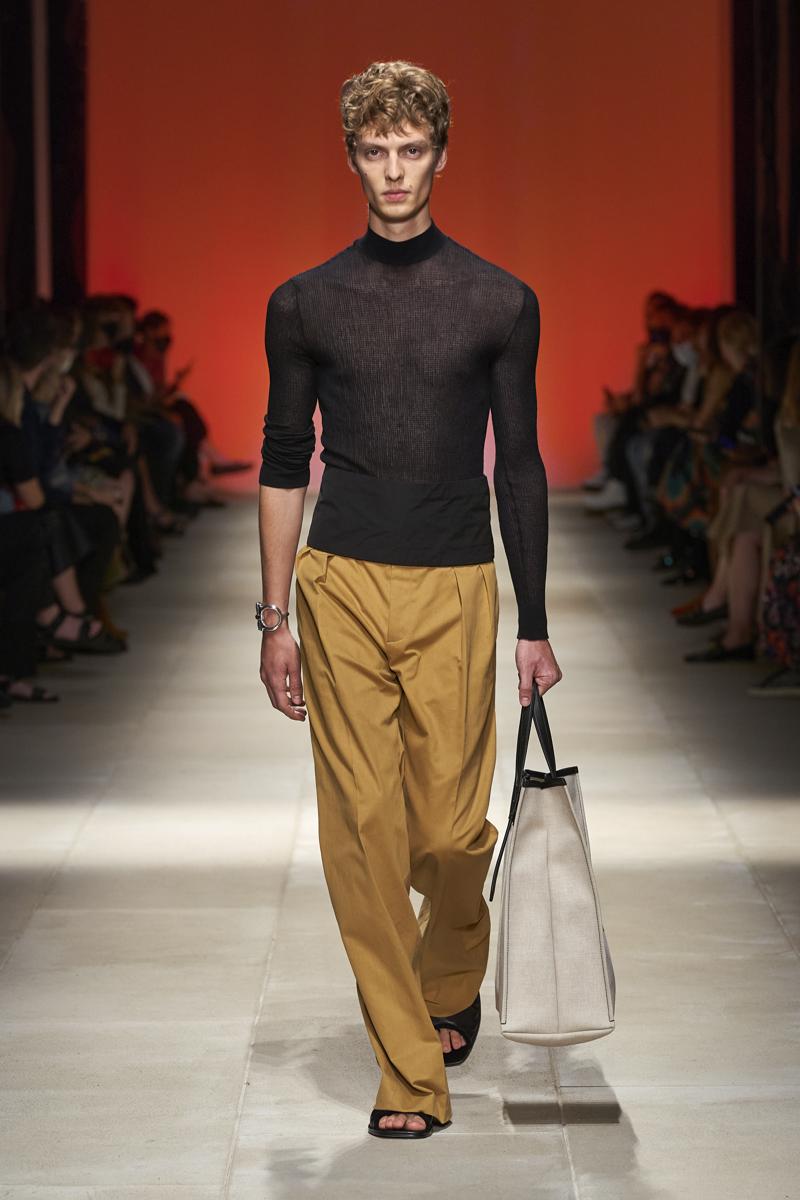 milan-fashion-week--salvatore-ferragamo-spring-summer-2022-collection-milan-fashion-week--salvatore-ferragamo-spring-summer-2022-collection_(5).jpg