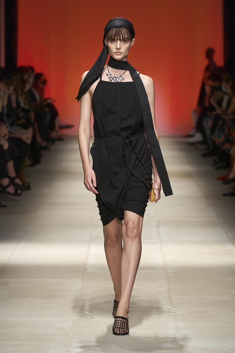 milan-fashion-week--salvatore-ferragamo-spring-summer-2022-collection-milan-fashion-week--salvatore-ferragamo-spring-summer-2022-collection_(6).jpg