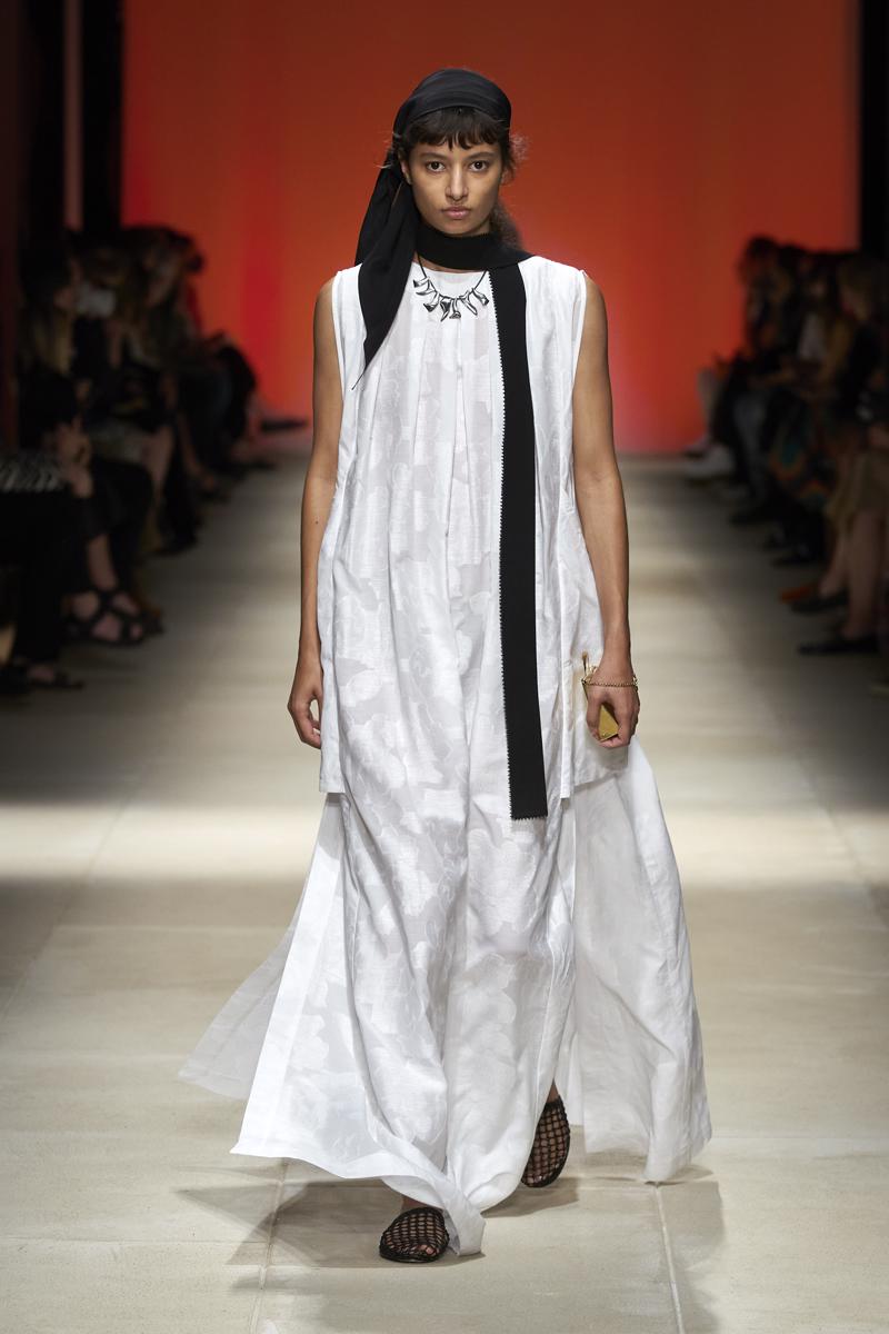milan-fashion-week--salvatore-ferragamo-spring-summer-2022-collection-milan-fashion-week--salvatore-ferragamo-spring-summer-2022-collection_(7).jpg