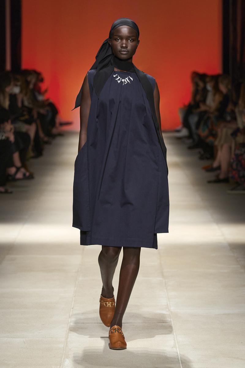 milan-fashion-week--salvatore-ferragamo-spring-summer-2022-collection-milan-fashion-week--salvatore-ferragamo-spring-summer-2022-collection_(8).jpg