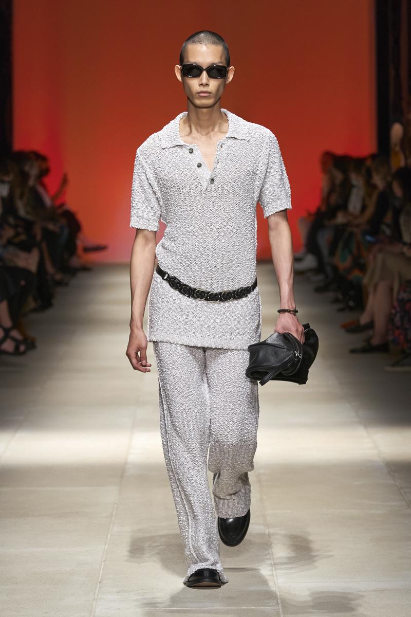milan-fashion-week--salvatore-ferragamo-spring-summer-2022-collection-milan-fashion-week--salvatore-ferragamo-spring-summer-2022-collection_(9).jpg
