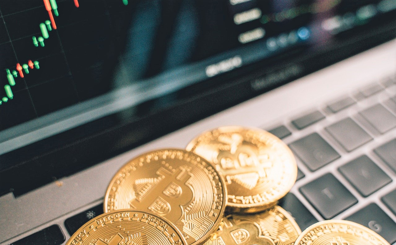 Bitcoin, how to invest online safely and monitor the results