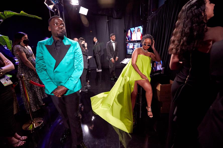 academy-awards--oscar-2022---backstage-images-Presenters_Daniel_Kaluuya_and_H.E.R._backstage_at_the_94th_Oscars®_at_the_Dolby_Theatre_at_Ovation_Hollywood_in_Los_Angeles,_CA,_on_Sunday,_March_27,_2022.jpg