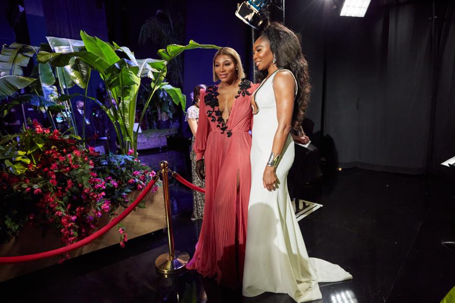 academy-awards--oscar-2022---backstage-images-Serena_Williams,_Venus_Williams_backstage_during_the_live_ABC_telecast_of_the_94th_Oscars®_at_the_Dolby_Theatre_at_Ovation_Hollywood_in_Los_Angeles,_CA,_on_Sunday,_March_27,_2022..jpg