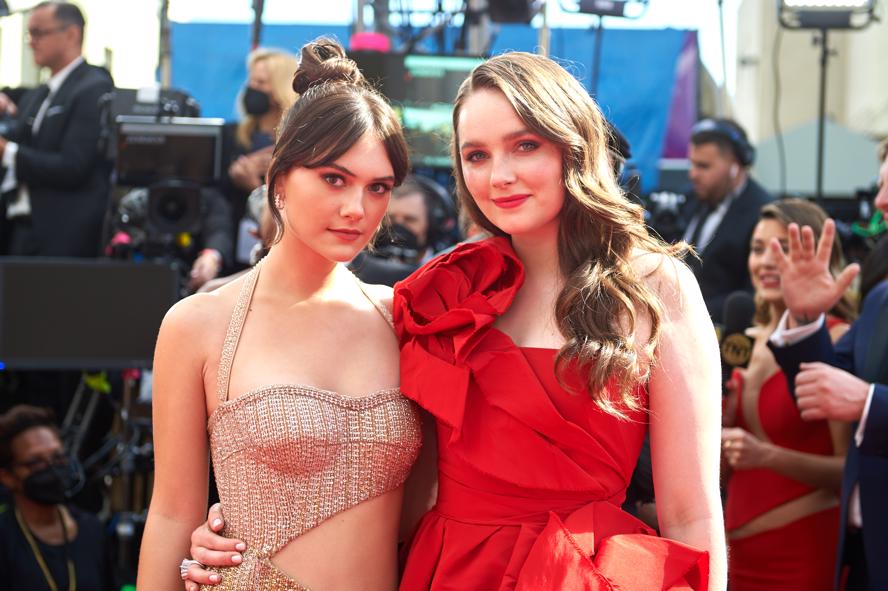 oscars-2022---academy-awards---red-carpet---images-Emilia_Jones_and_Amy_Forsyth_arrive_on_the_red_carpet_of_the_94th_Oscars®_at_the_Dolby_Theatre_at_Ovation_Hollywood_in_Los_Angeles,_CA,_on_Sunday,_March_27,_2022..jpg