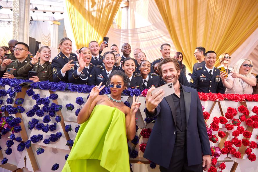 oscars-2022---academy-awards---red-carpet---images-Jake_Gyllenhaal_and_H.E.R._arrive_on_the_red_carpet_of_the_94th_Oscars®_at_the_Dolby_Theatre_at_Ovation_Hollywood_in_Los_Angeles,_CA,_on_Sunday,_March_27,_2022..jpg