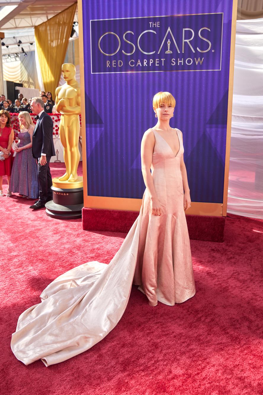 oscars-2022---academy-awards---red-carpet---images-Oscar®_nominee_Jessie_Buckley_arrives_on_the_red_carpet_of_the_94th_Oscars®_at_the_Dolby_Theatre_at_Ovation_Hollywood_in_Los_Angeles,_CA,_on_Sunday,_March_27,_2022..jpg