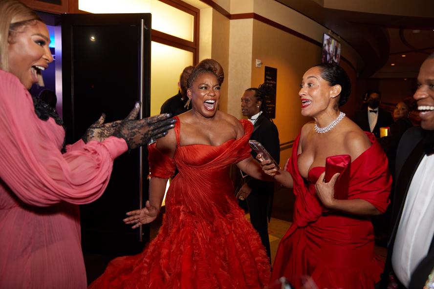 oscars-2022---academy-awards---red-carpet---images-Serena_Williams,_Oscar®_nominee_Aunjanue_Ellis_and_Tracee_Ellis_Ross_arrive_at_the_94th_Oscars®_at_the_Dolby_Theatre_at_Ovation_Hollywood_in_Los_Angeles,_CA,_on_Sunday,_March_27,_2022..jpg