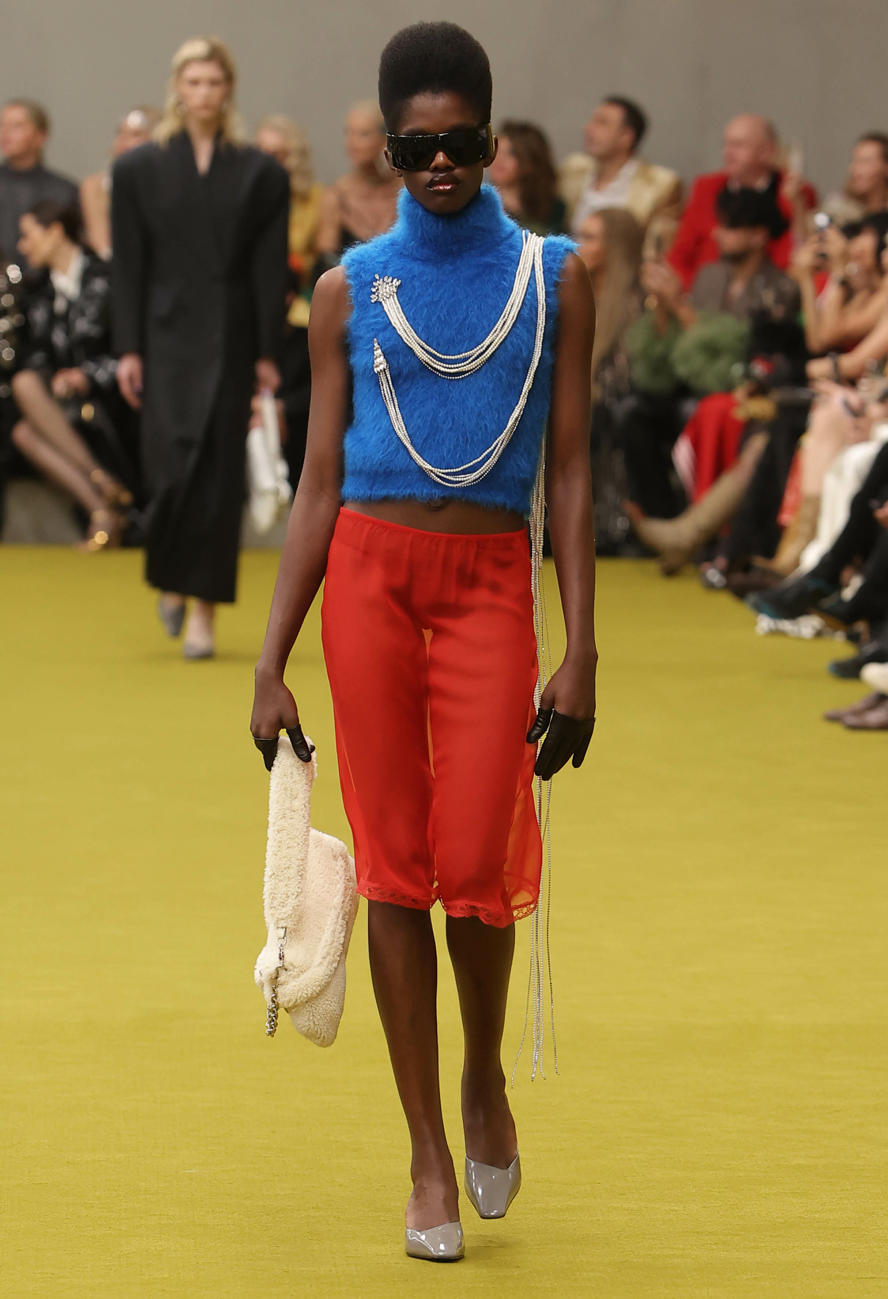 milan-fashion-week--gucci-autumn-winter-2023-2024-collection-milan-fashion-week--gucci-autumn-winter-2023-2024-collection_(16).jpg