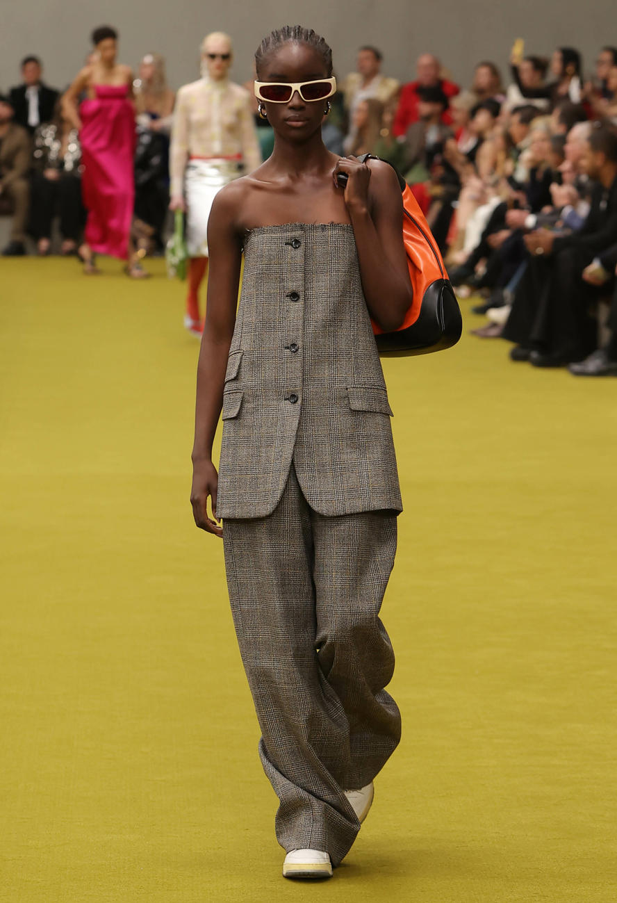 milan-fashion-week--gucci-autumn-winter-2023-2024-collection-milan-fashion-week--gucci-autumn-winter-2023-2024-collection_(21).jpg