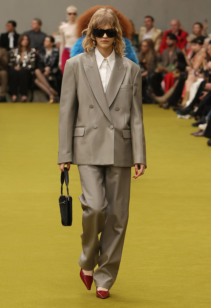 milan-fashion-week--gucci-autumn-winter-2023-2024-collection-milan-fashion-week--gucci-autumn-winter-2023-2024-collection_(8).jpg