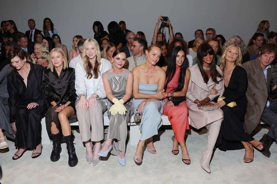 milan-fashion-week--fendi-spring-summer-2024-collection-Linda_Evangelista,_Naomi_Watts,_Gwendoline_Christie,_Christina_Ricci,_Amber_Valletta,_Demi_Moore,_Naomi_Campbell,_Kate_Moss,_Nikolai_von_Bismarck_708.JPG