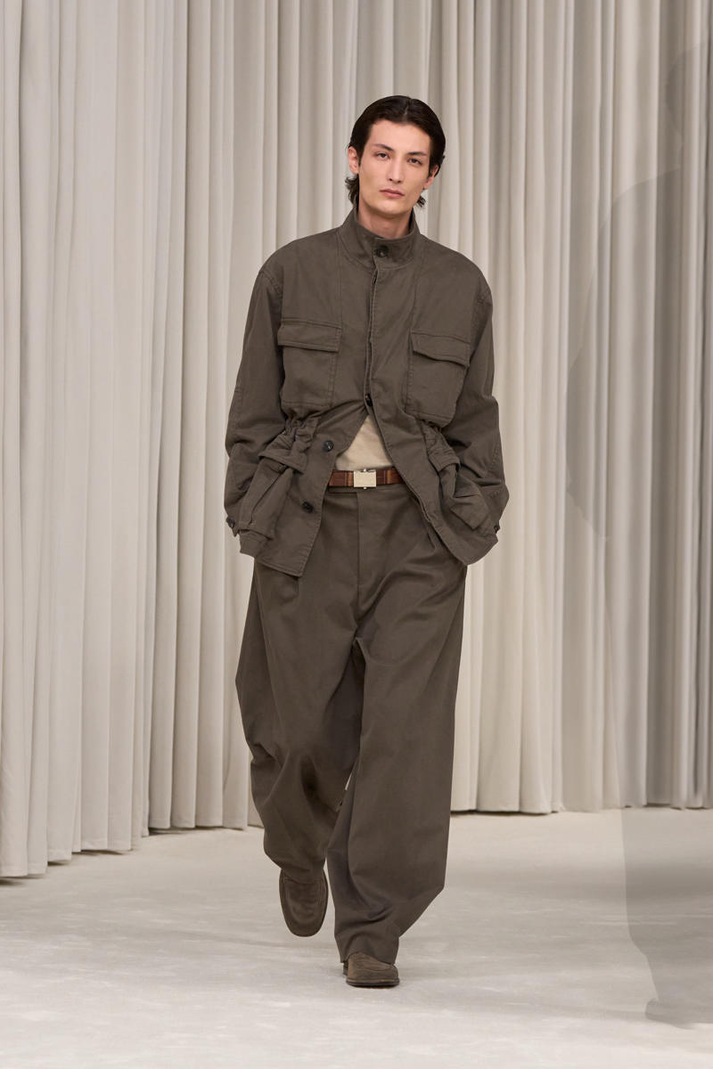 milan-fashion-week--salvatore-ferragamo-spring-summer-2025-collection-Ferragamo_-_SS25_-_LOOK_21.jpg