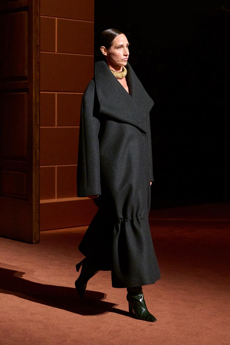 milan-fashion-week--fendi-fall-winter-2025-2026-collection-FENDI_FW25_10.jpg