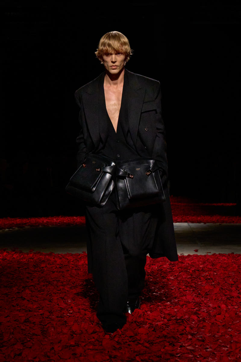 milan-fashion-week--salvatore-ferragamo-fall-winter-2025-2026-collection-milan-fashion-week--salvatore-ferragamo-fall-winter-2025-2026-collection_(11).jpg