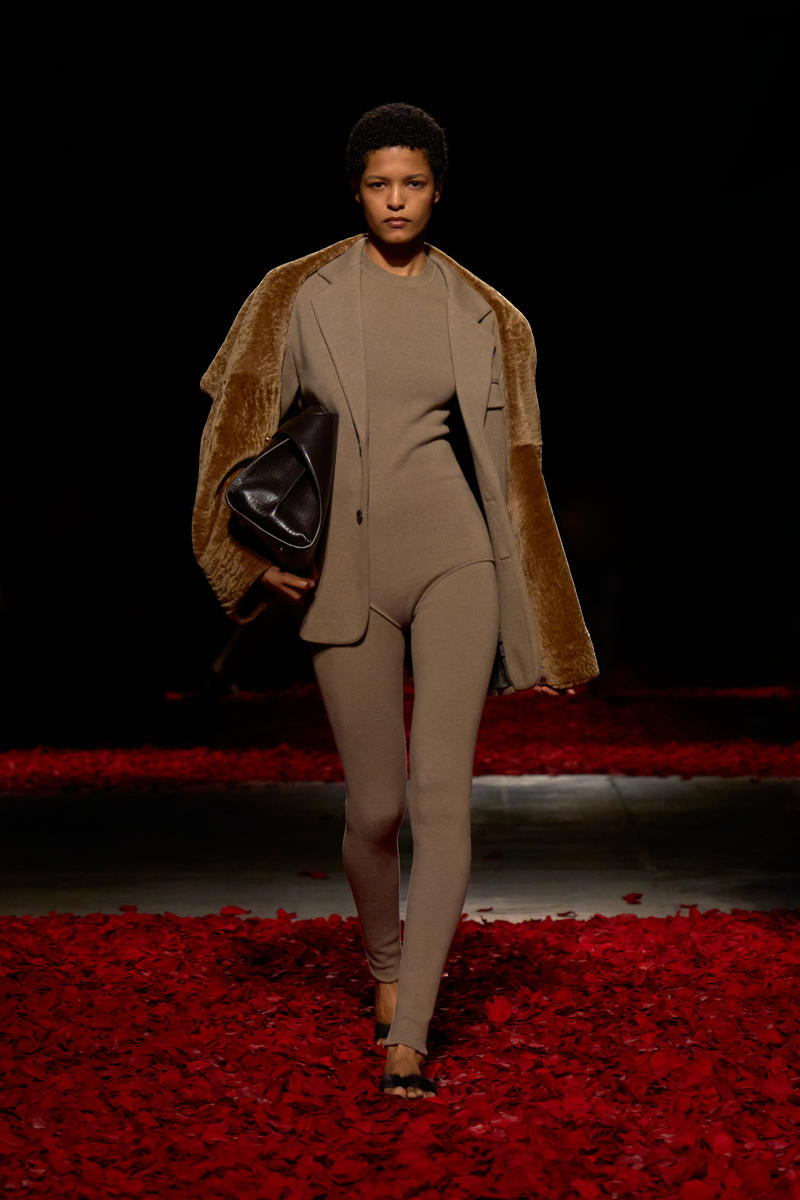 milan-fashion-week--salvatore-ferragamo-fall-winter-2025-2026-collection-milan-fashion-week--salvatore-ferragamo-fall-winter-2025-2026-collection_(13).jpg
