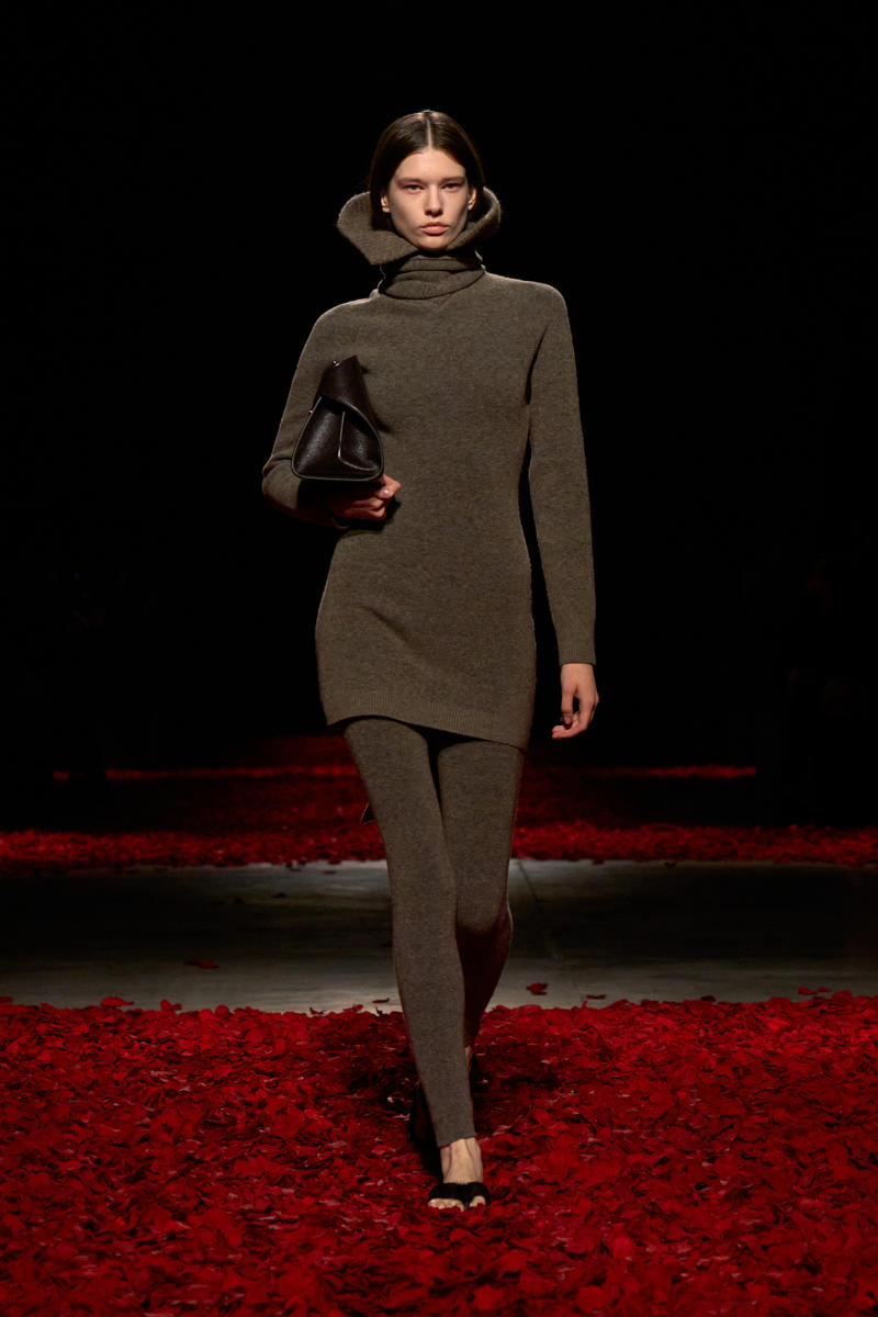 milan-fashion-week--salvatore-ferragamo-fall-winter-2025-2026-collection-milan-fashion-week--salvatore-ferragamo-fall-winter-2025-2026-collection_(14).jpg