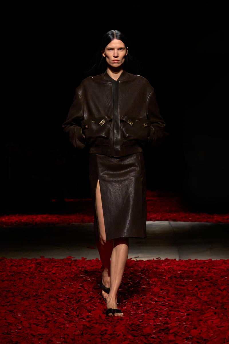 milan-fashion-week--salvatore-ferragamo-fall-winter-2025-2026-collection-milan-fashion-week--salvatore-ferragamo-fall-winter-2025-2026-collection_(18).jpg