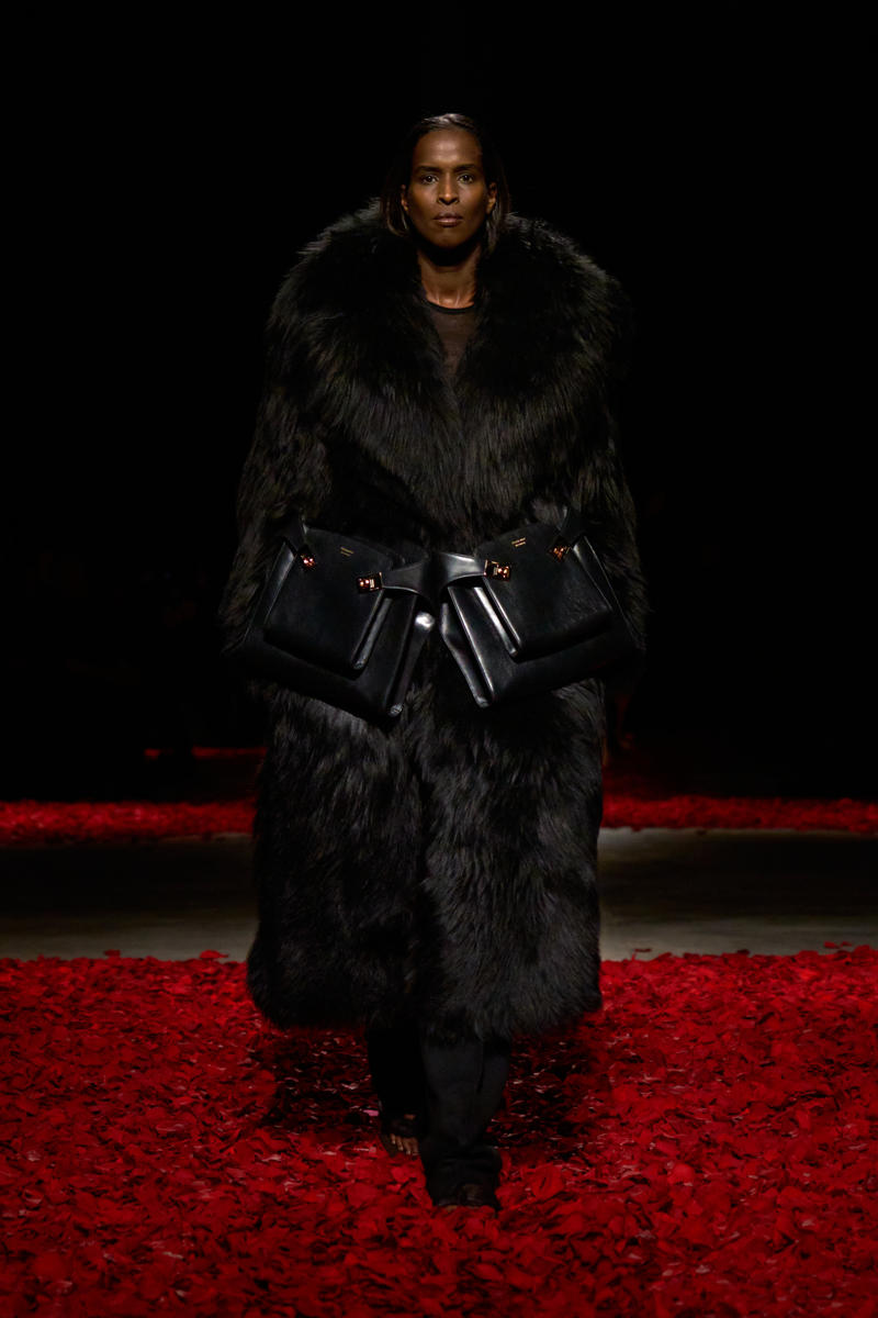 milan-fashion-week--salvatore-ferragamo-fall-winter-2025-2026-collection-milan-fashion-week--salvatore-ferragamo-fall-winter-2025-2026-collection_(19).jpg