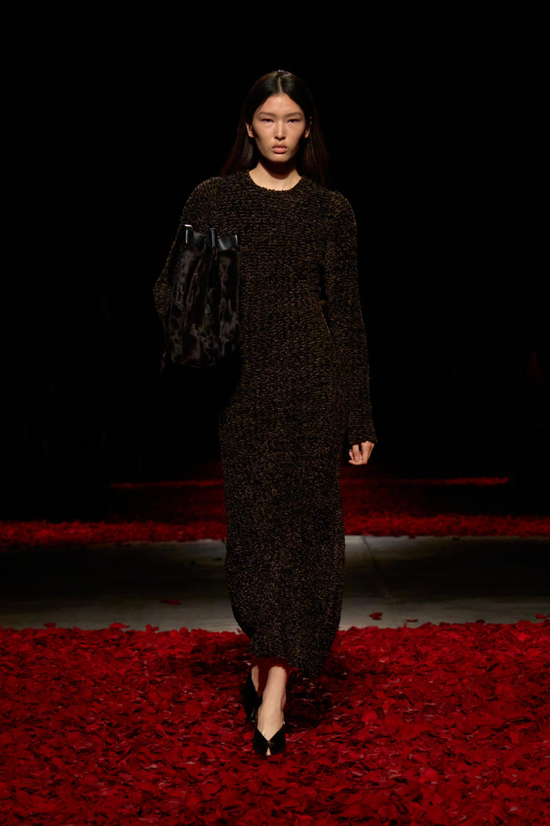 milan-fashion-week--salvatore-ferragamo-fall-winter-2025-2026-collection-milan-fashion-week--salvatore-ferragamo-fall-winter-2025-2026-collection_(20).jpg