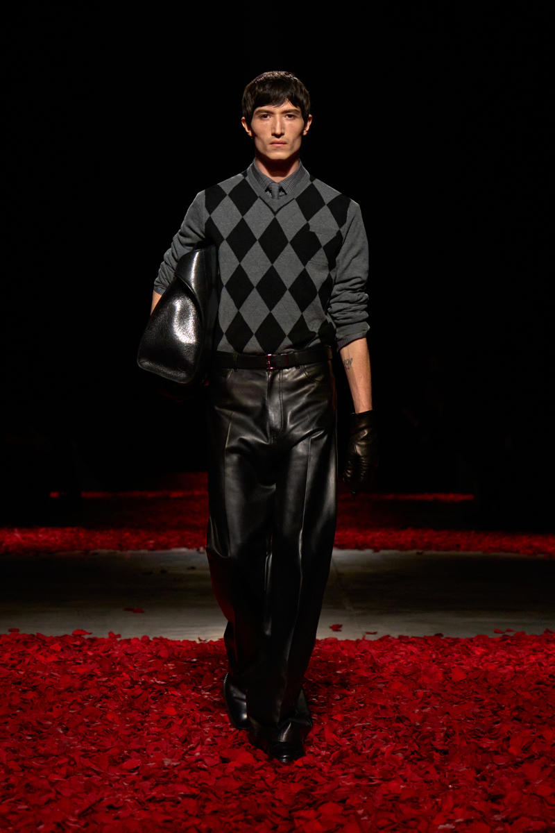milan-fashion-week--salvatore-ferragamo-fall-winter-2025-2026-collection-milan-fashion-week--salvatore-ferragamo-fall-winter-2025-2026-collection_(4).jpg