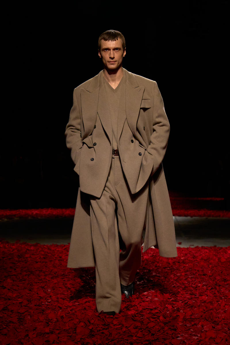 milan-fashion-week--salvatore-ferragamo-fall-winter-2025-2026-collection-milan-fashion-week--salvatore-ferragamo-fall-winter-2025-2026-collection_(7).jpg