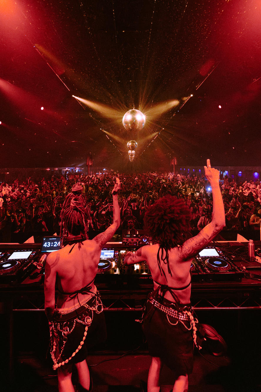 coachella-valley-music-and-arts-festival-2025--artists--images--photos--performance---images-Coachella25_W1_Fri_Q_Tucker_001023.jpg