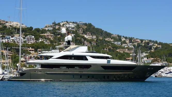 Luxury boat tours in Italy: discovering the coastline with the comfort and freedom it deserves