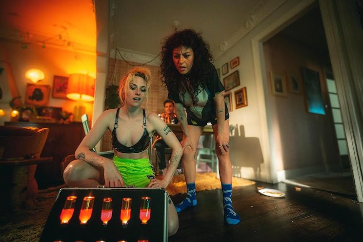 The Wrong Girls: Codependent Friends with Kristen Stewart, Alia Shawkat, Seth Rogen - Plot